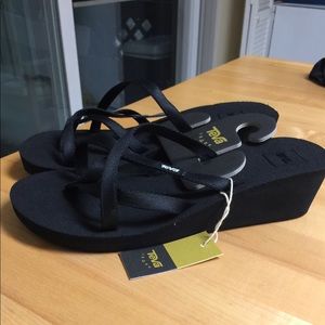 Teva sandals - foam low wedge 9